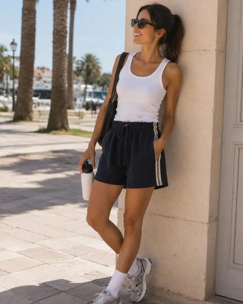 Short deportivo con líneas