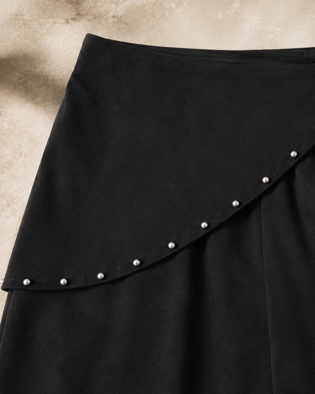 Pantalón amplio con Tachuelas