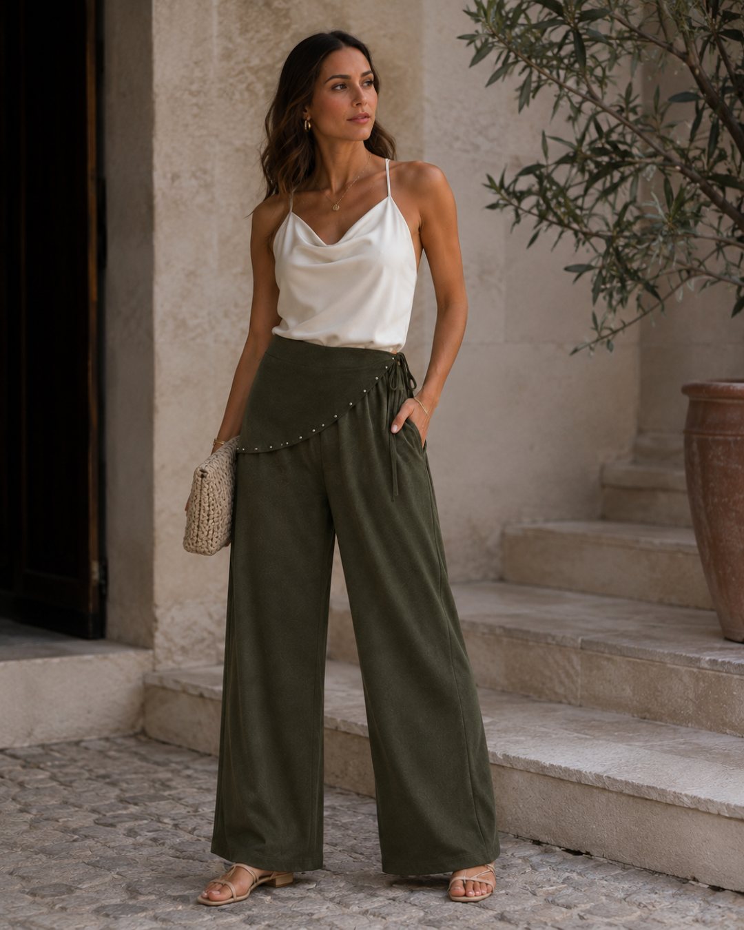 Pantalón amplio con Tachuelas