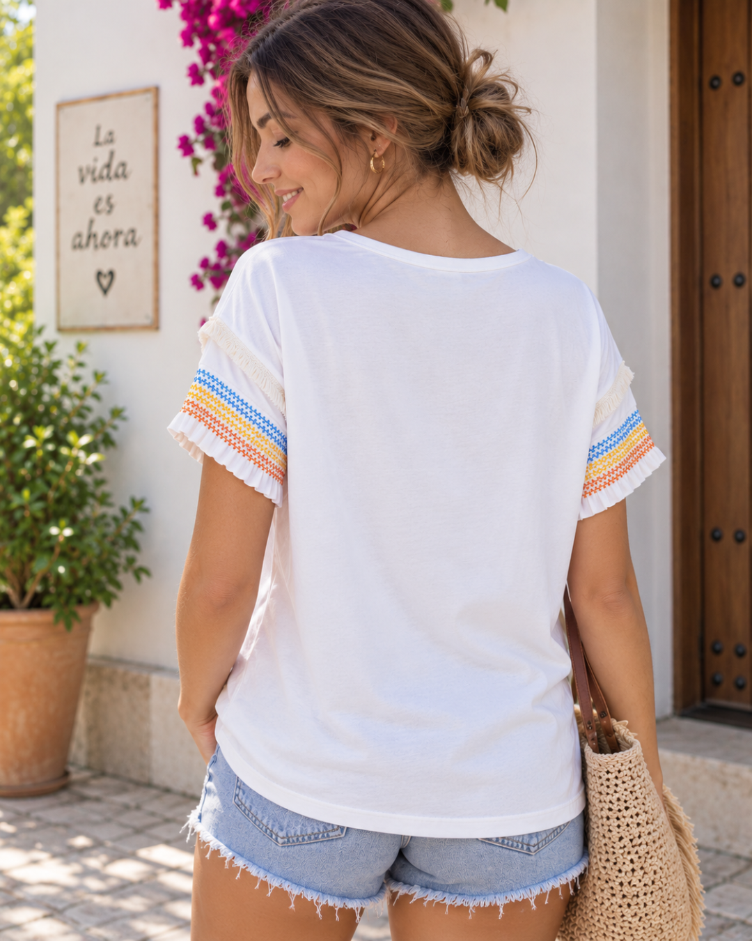 Camiseta con mangas bordadas