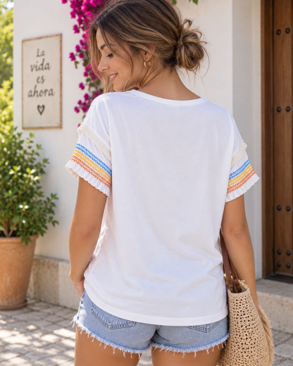 Camiseta con mangas bordadas