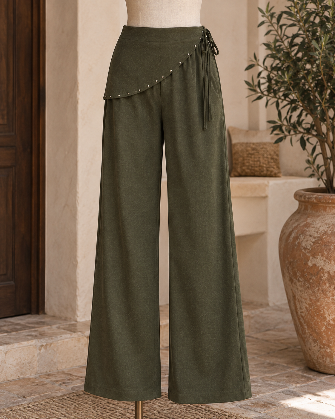 Pantalón amplio con Tachuelas