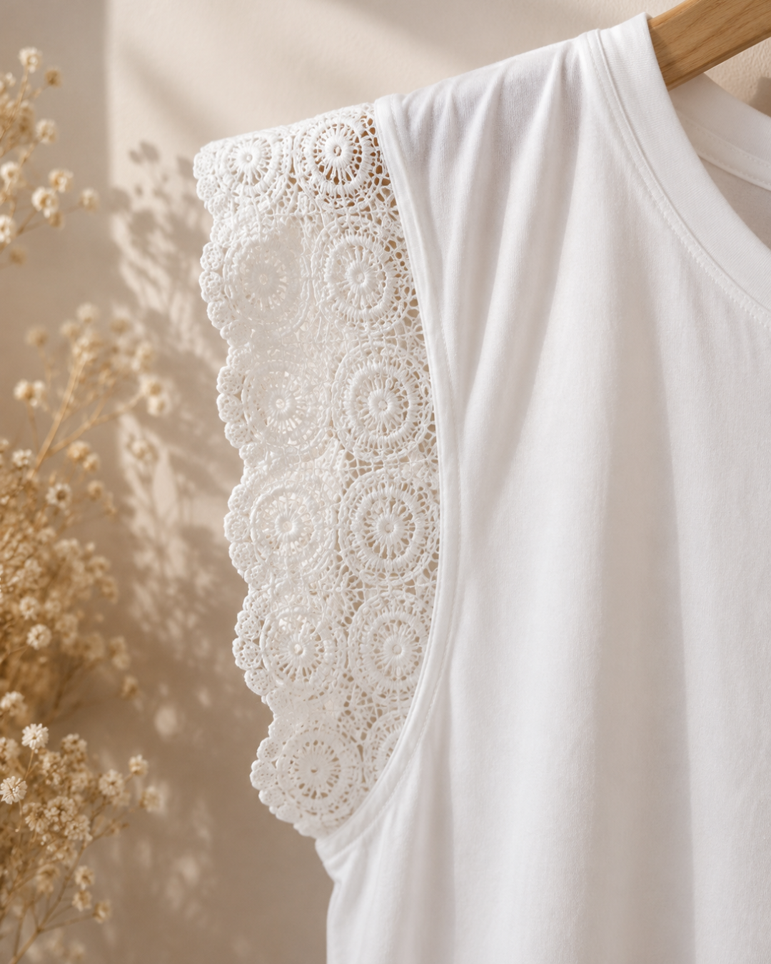 Camiseta con Mangas de Crochet